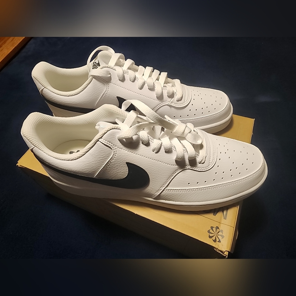 Nike - Picture 6 of 7